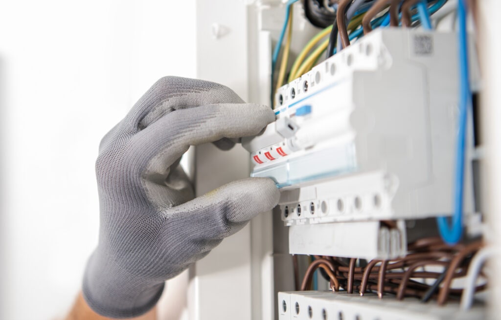 electrician testing fuse box for rental eicr test